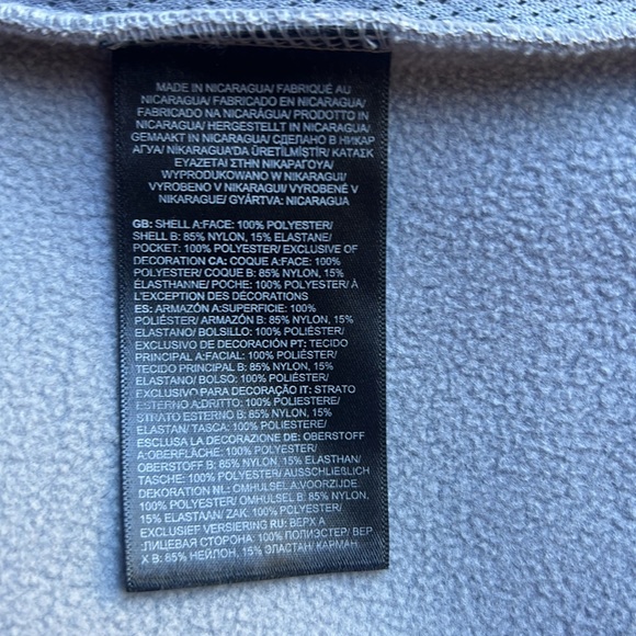 North Face wind proof, breathable and highly water resistant woman’s jacket sz S - Picture 10 of 15